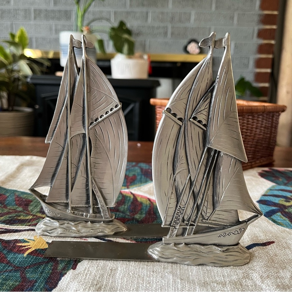 Vintage 1990 Seagull Pewter Bluenose Bookend Sailboat Boat Sailing Schooner Ship
